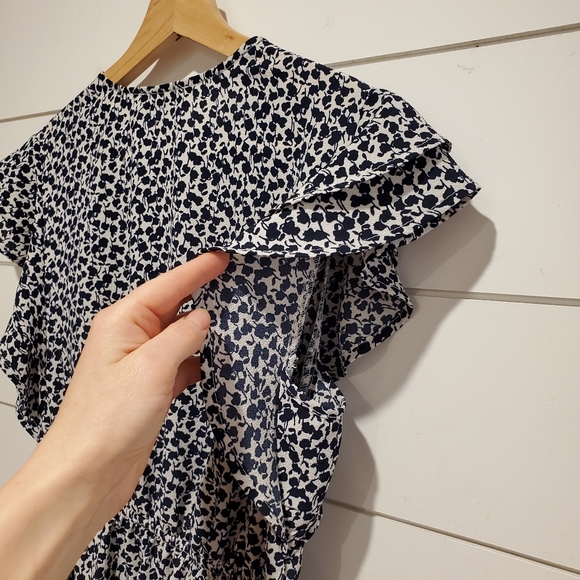 Monteau medium blouse floral v-neck flowy top ruffle shirt navy white flowers - Picture 10 of 16